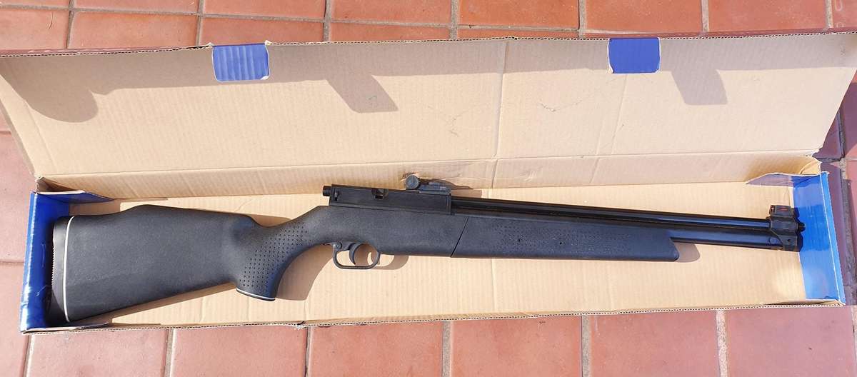 WEBLEY REBEL 4.5 MM PUMP UP AIR RIFLE