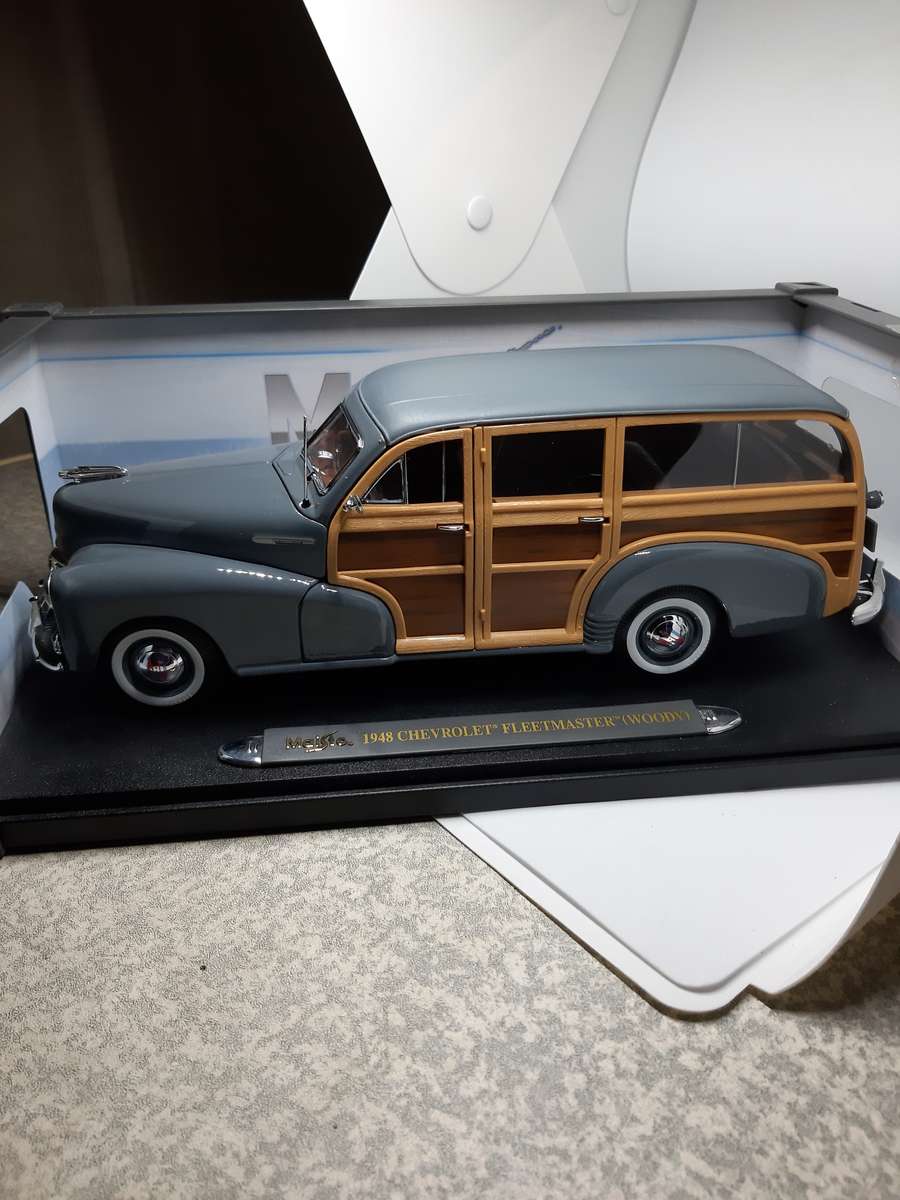 MAISTO 1948 CHEVROLET FLEETMASTER (WOODY) 1/18 Scale