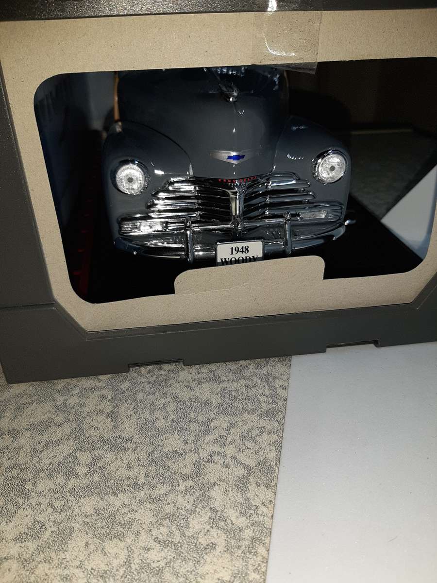 MAISTO 1948 CHEVROLET FLEETMASTER (WOODY) 1/18 Scale