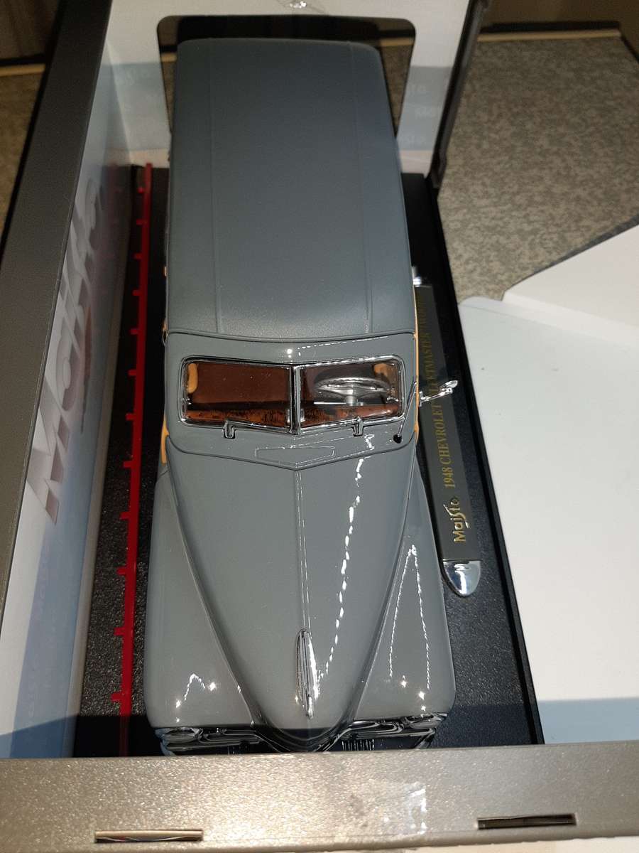 MAISTO 1948 CHEVROLET FLEETMASTER (WOODY) 1/18 Scale
