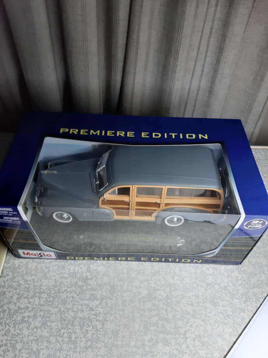 MAISTO 1948 CHEVROLET FLEETMASTER (WOODY) 1/18 Scale