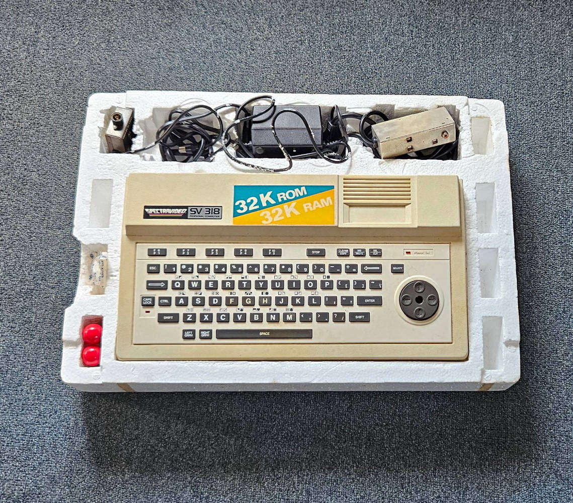 SpectraVideo Sv-318 Retro Computer