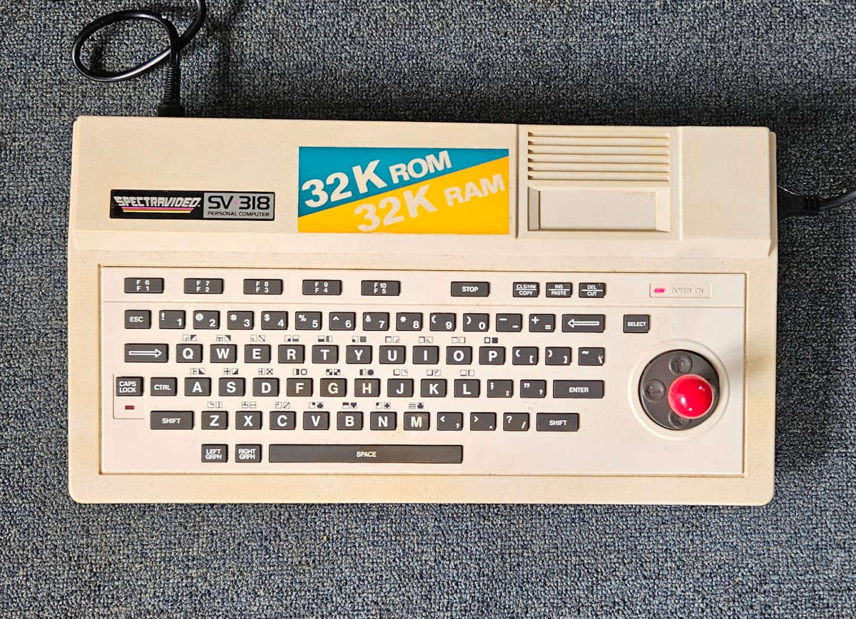 SpectraVideo Sv-318 Retro Computer