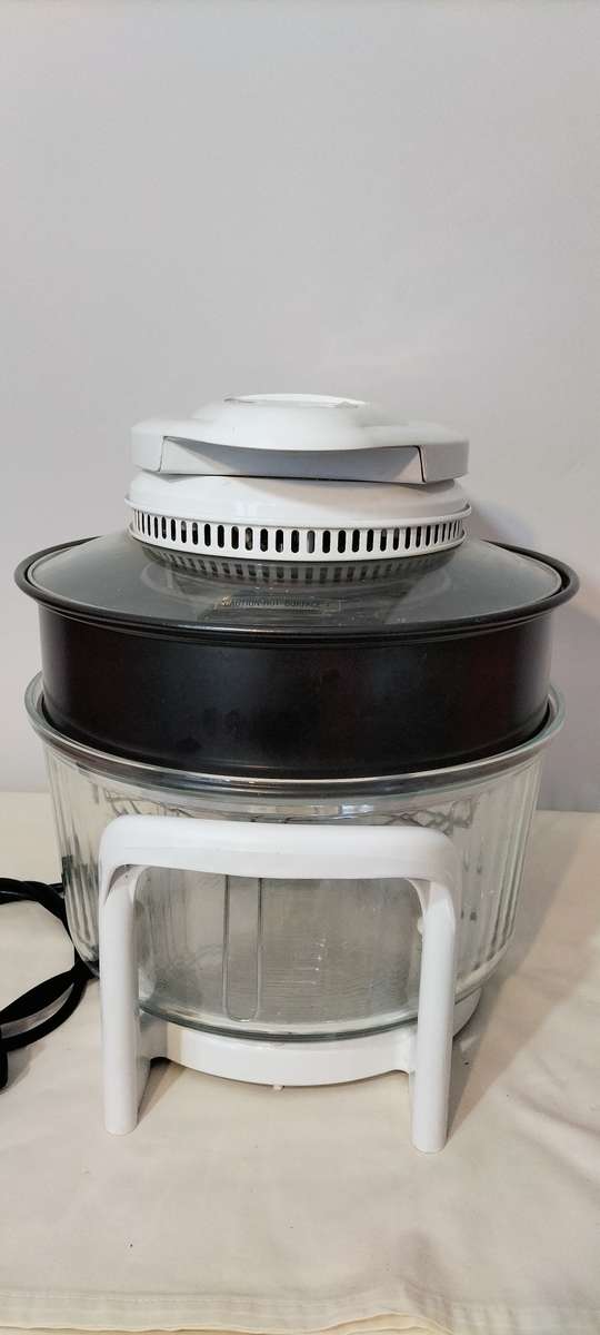 Xtra Large Magic Kitchen Expandable Air Fryer. Good working condition.