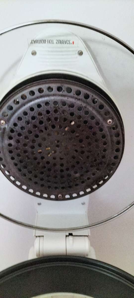 Xtra Large Magic Kitchen Expandable Air Fryer. Good working condition.