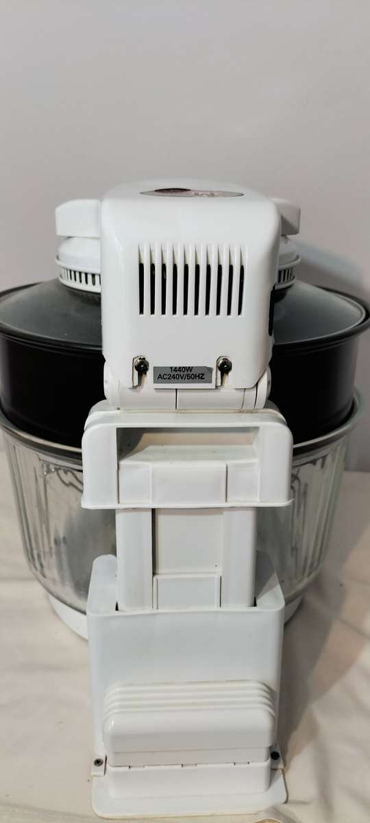 Xtra Large Magic Kitchen Expandable Air Fryer. Good working condition.