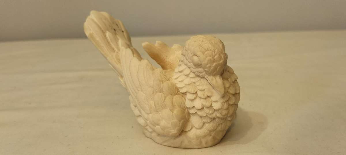 Collectible Bird Figurine nr 9 Beautiful Resting Resin Dove