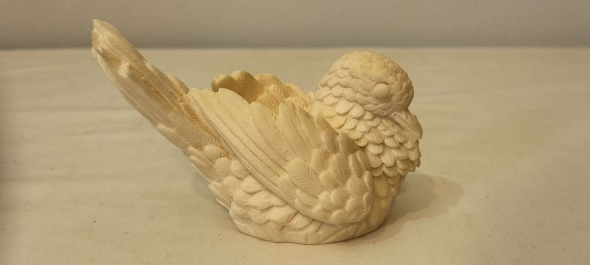 Collectible Bird Figurine nr 9 Beautiful Resting Resin Dove