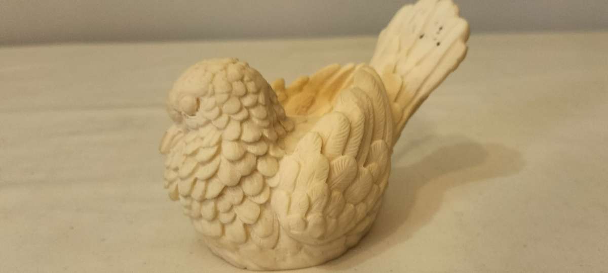 Collectible Bird Figurine nr 9 Beautiful Resting Resin Dove