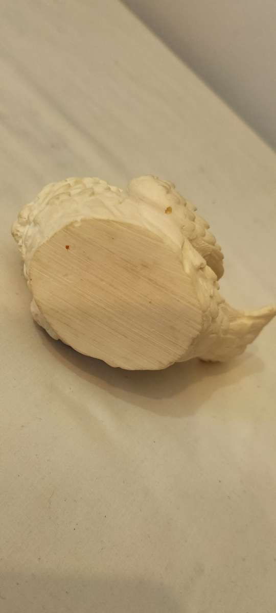 Collectible Bird Figurine nr 9 Beautiful Resting Resin Dove