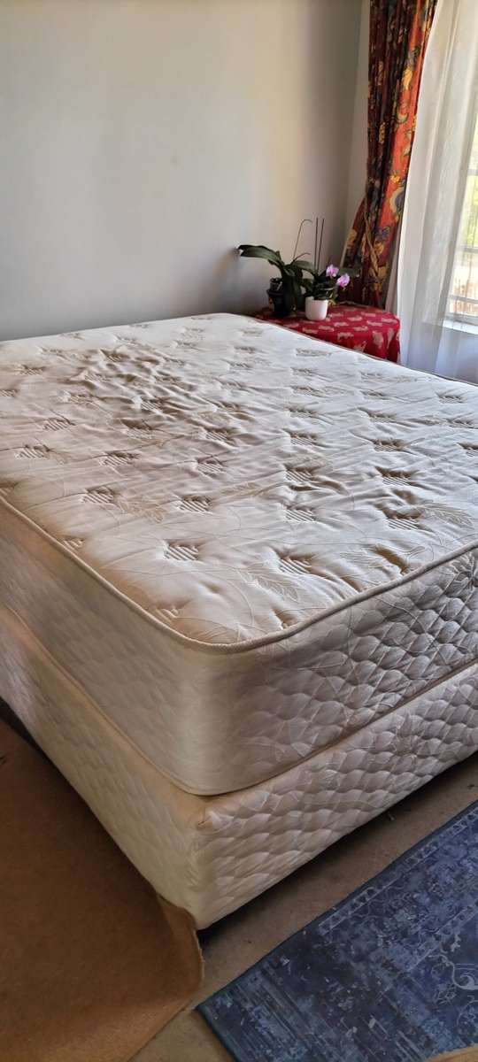 Queen Size Spinal King Ultimate Dream Mattress and Base COLLECTION ONLY