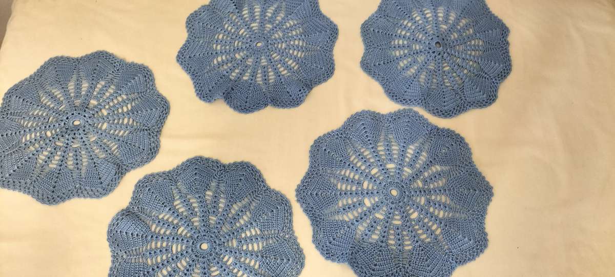 A Magnificent Very Fine set of 5 Crochet Blue Table Covers/doilies.  (Nr3)