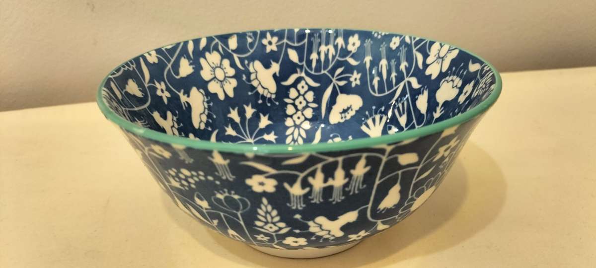 Magnificent Stamped Collectible Decorative Plate/Bowl (nr5)