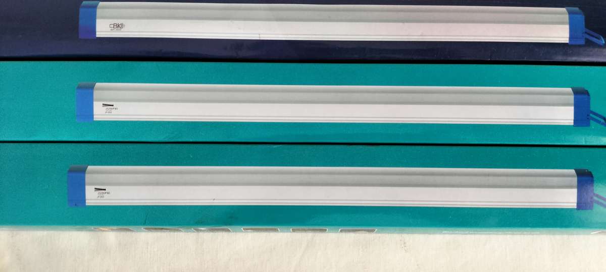 A Set of 6 Emergency Light with Charging Cable 52cm. BID PER LIGHT