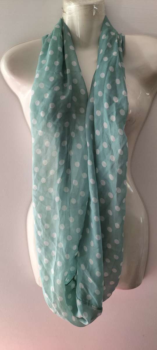 Beautiful Ladies Circular Scarf (Nr2)