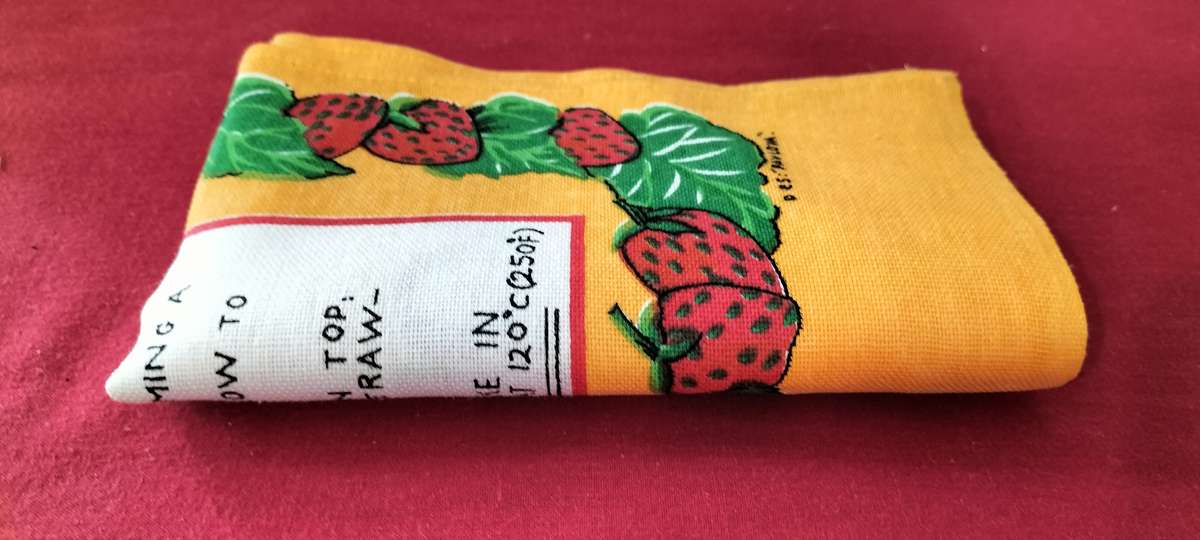 Stunning "The Great New Zealand "Pavlova" Tea Tray/Table/Kitchen Cloth