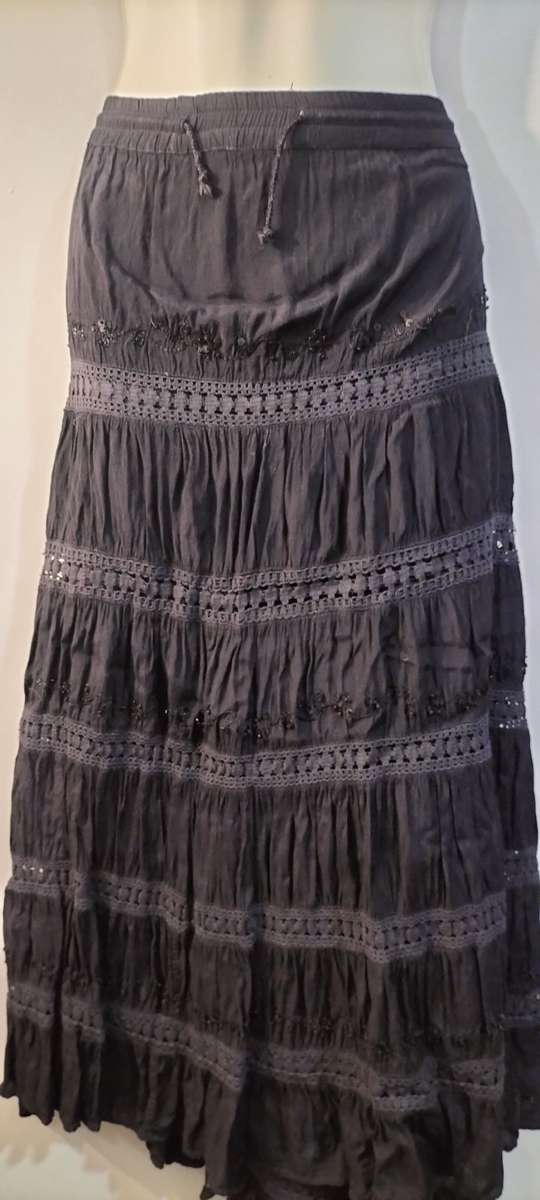 A Magnificent Style Long Ladies Skirt. (Nr2) Free Size (Fits All Sizes)