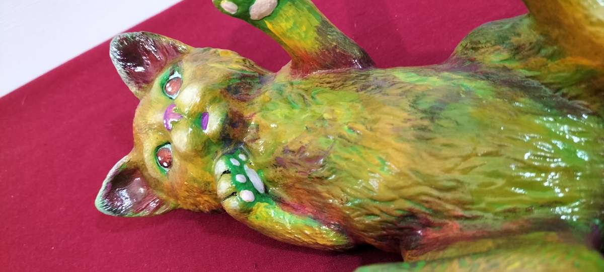 An Absolutely Magnificent Bohemian Hand Painted Cat (Nr2).