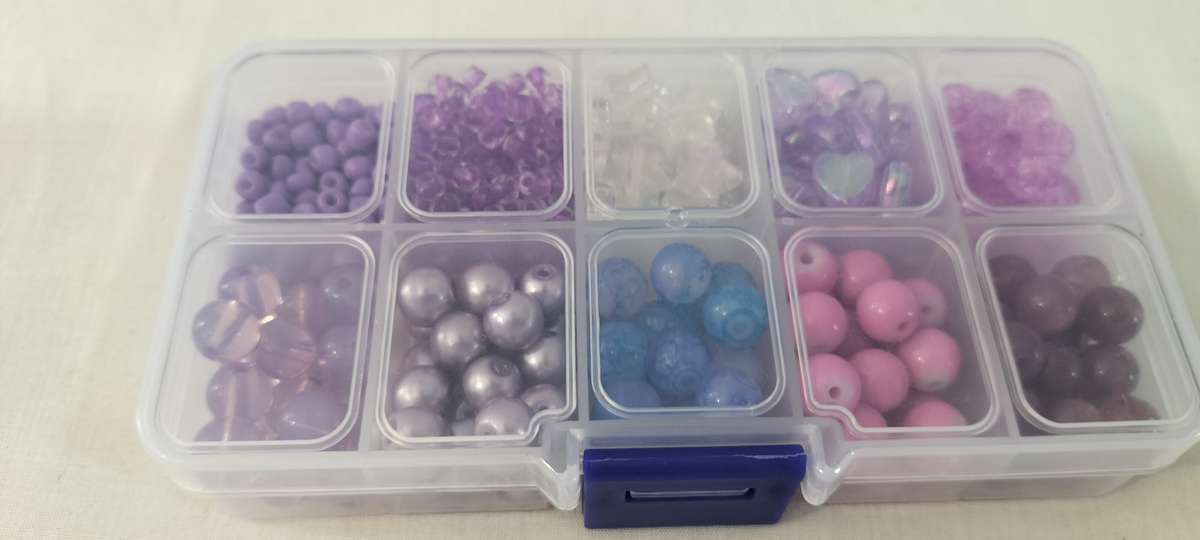 Purple Shades Beads Kit (Over 250 Beads) in 10 Compartment Holder. B7