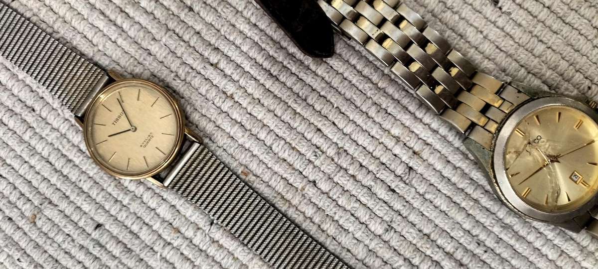 A Collection of 17 Watches (READ DESCRIPTION).