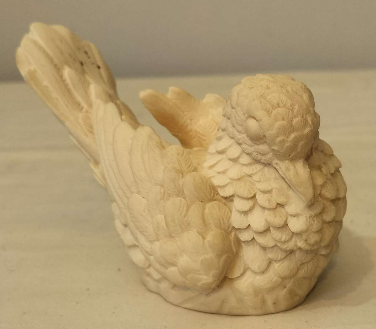Collectible Bird Figurine nr 9 Beautiful Resting Resin Dove
