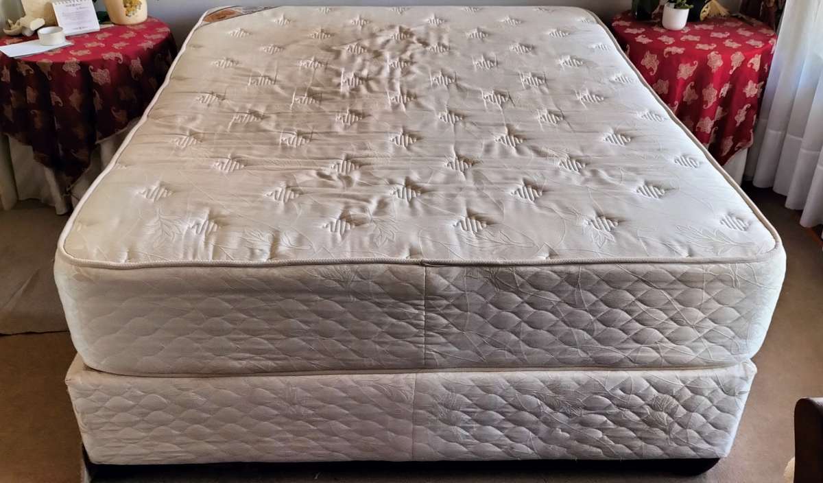 Queen Size Spinal King Ultimate Dream Mattress and Base COLLECTION ONLY