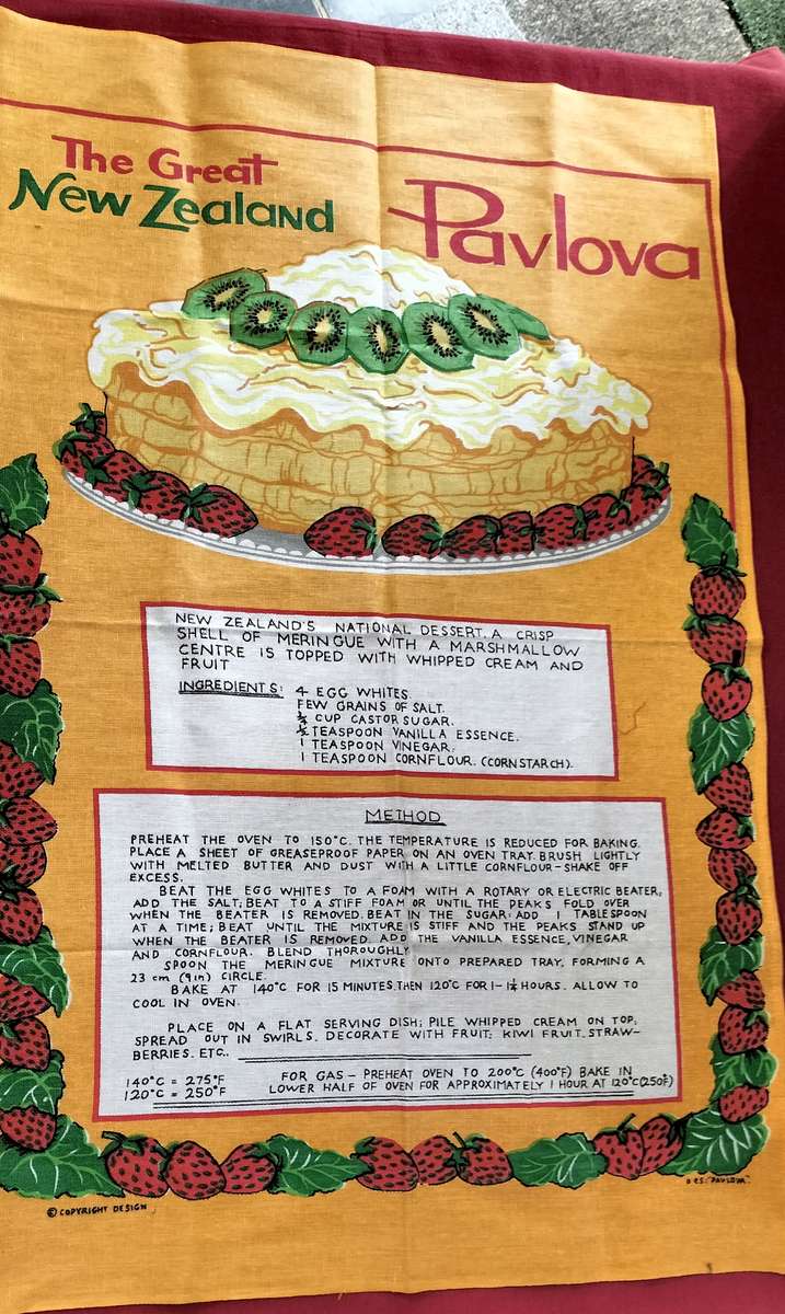 Stunning "The Great New Zealand "Pavlova" Tea Tray/Table/Kitchen Cloth