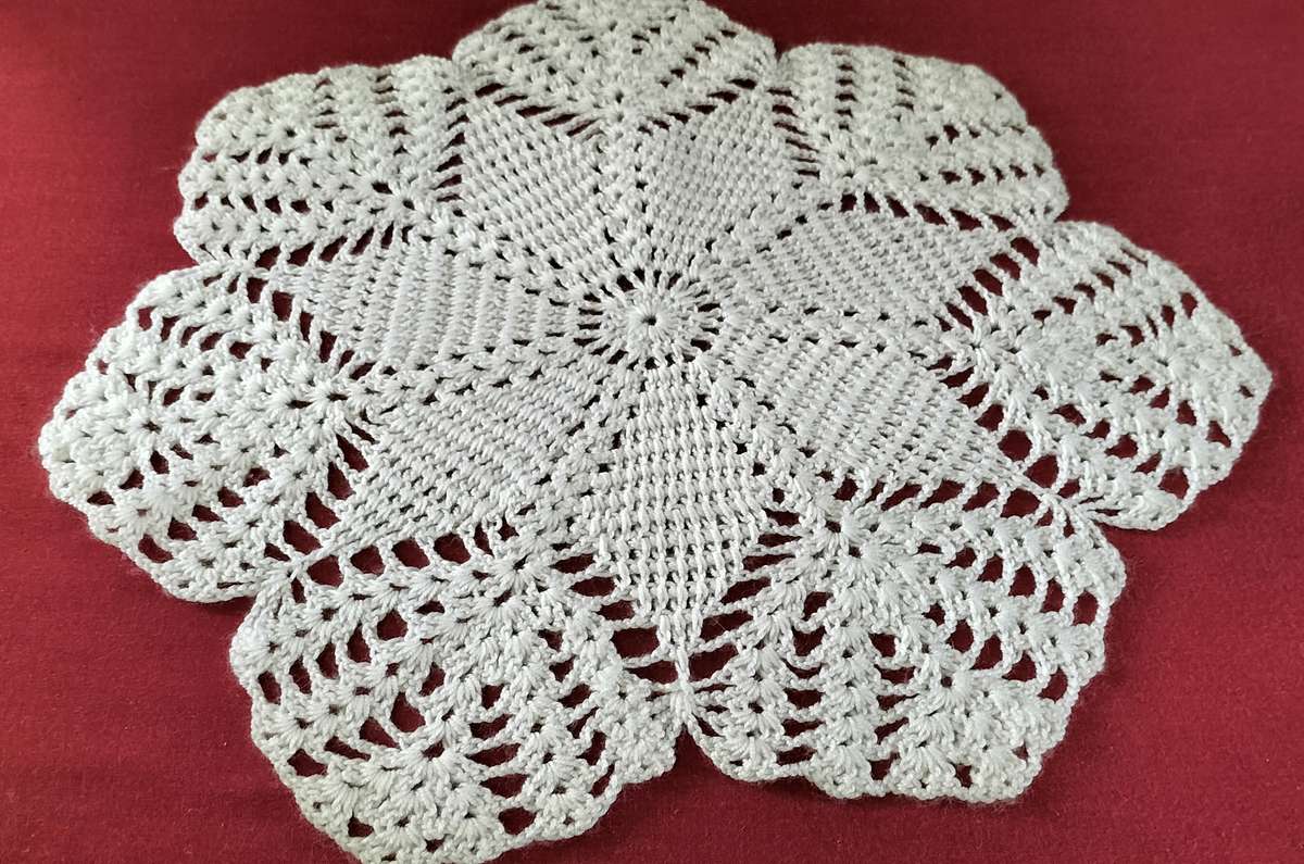 A Magnificent Crochet Round Doily/Table Cover. (Nr9)