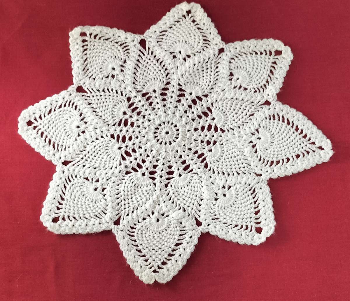 A Magnificent Crochet Round Doily/Table Cover. (Nr15)