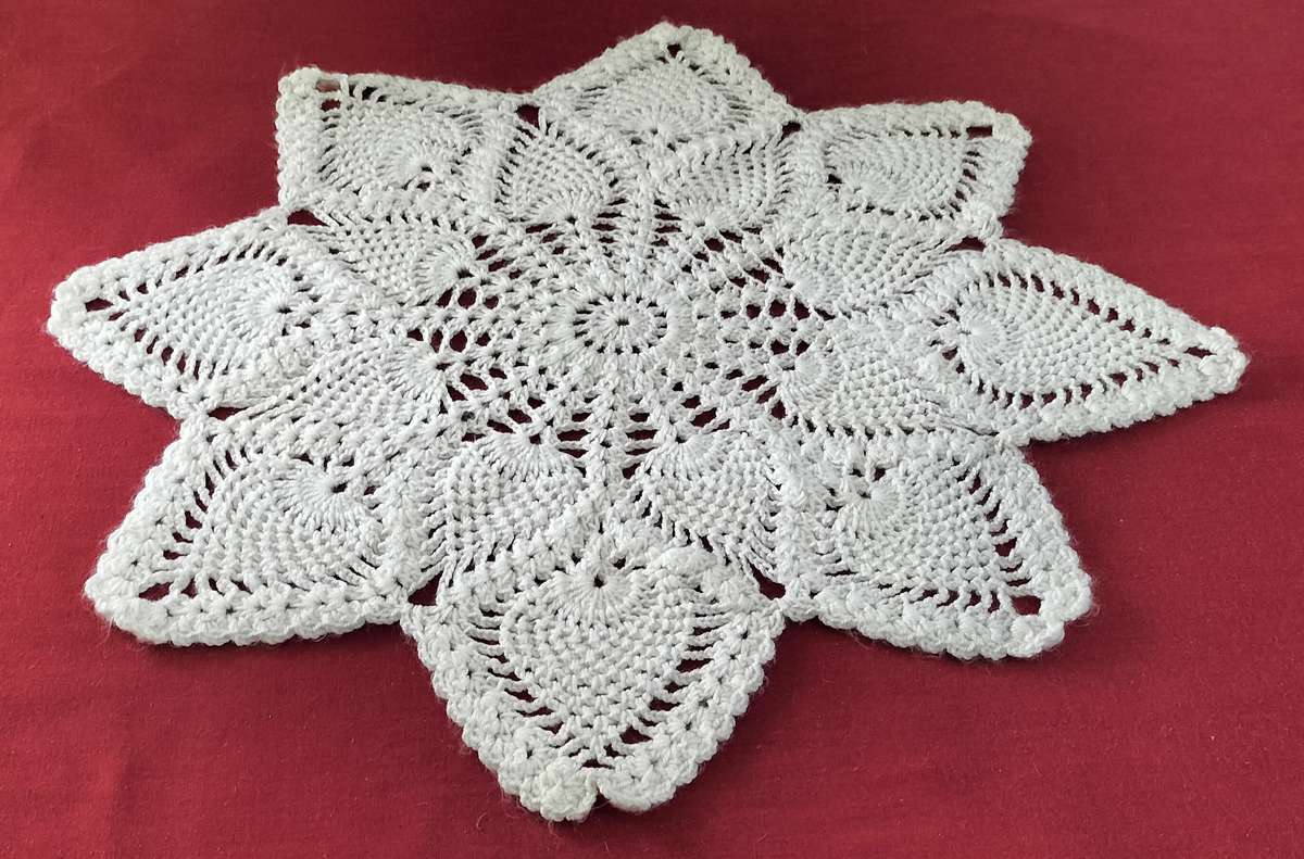A Magnificent Crochet Round Doily/Table Cover. (Nr15)