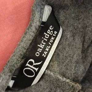 Mr P. Oakridge Ladies Short Sleeve Top. Size XL/14. Grey