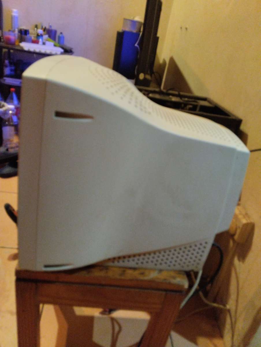 BenQ 17" CRT VGA monitor 1280x 1024