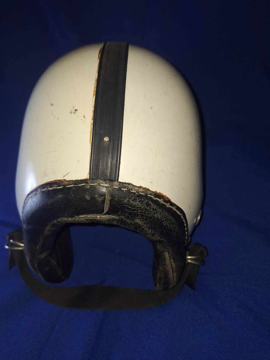 Freefall helmet used by the Recces and Parabats - St Christophe