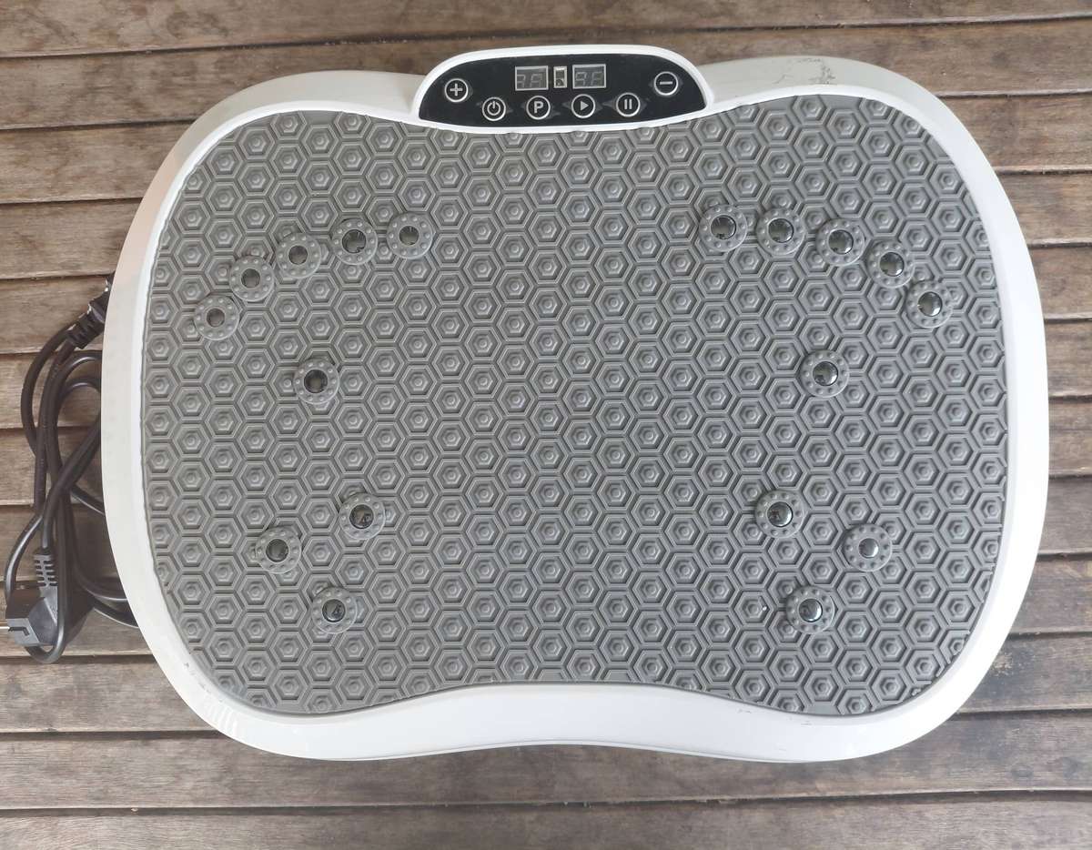 Vibration exercise machine, full-body aerobic core trainer