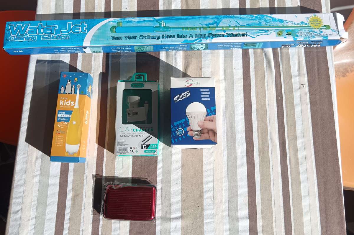 LOT 2: VARIOUS BRAND NEW GADGETS FORSALE