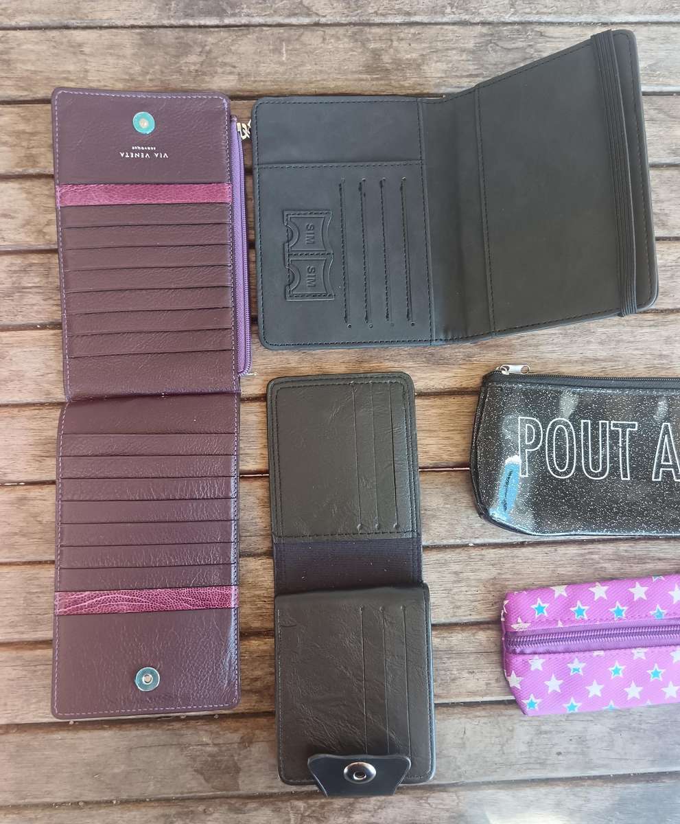Leather Wallet + Leather Purse + Passport Holder + Free Extras
