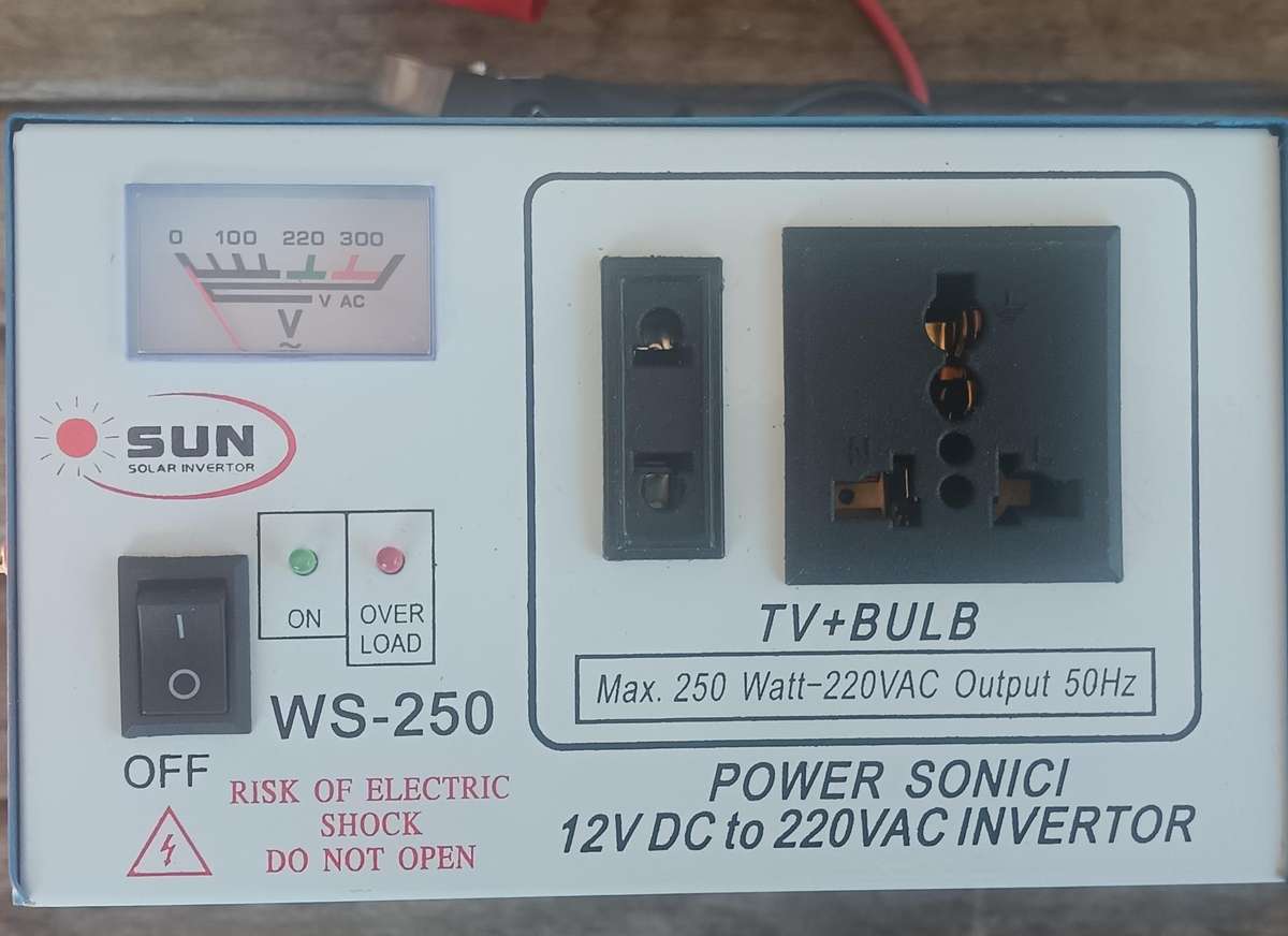 AC Inverter with Deep Cycle Battery