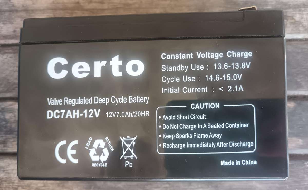 AC Inverter with Deep Cycle Battery