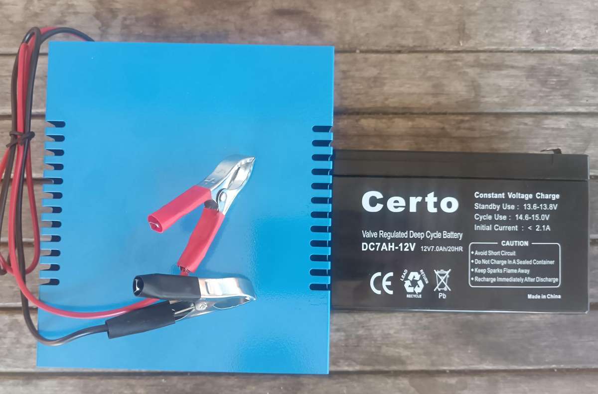 AC Inverter with Deep Cycle Battery