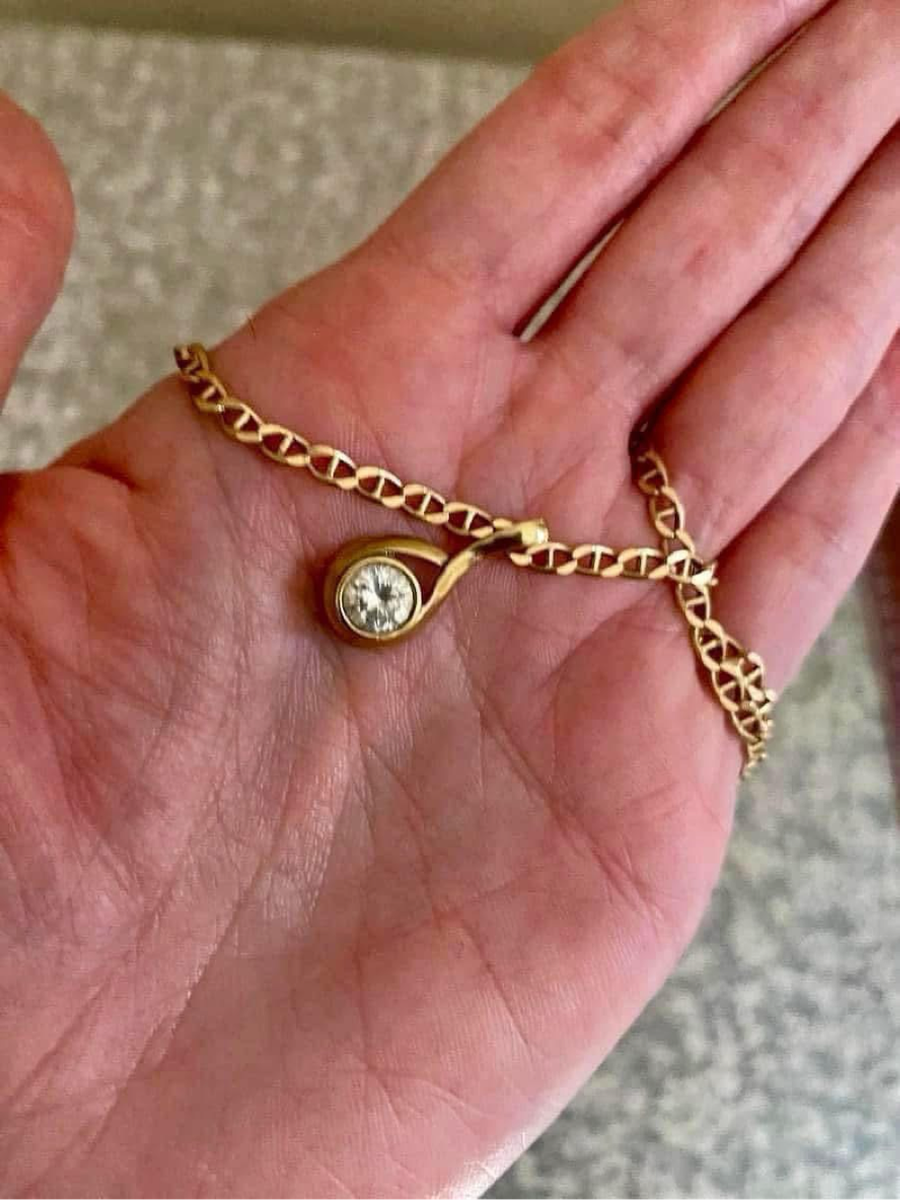 Gold chain - Thick 9 ct gold mans chain with gold pendant - 58cm long