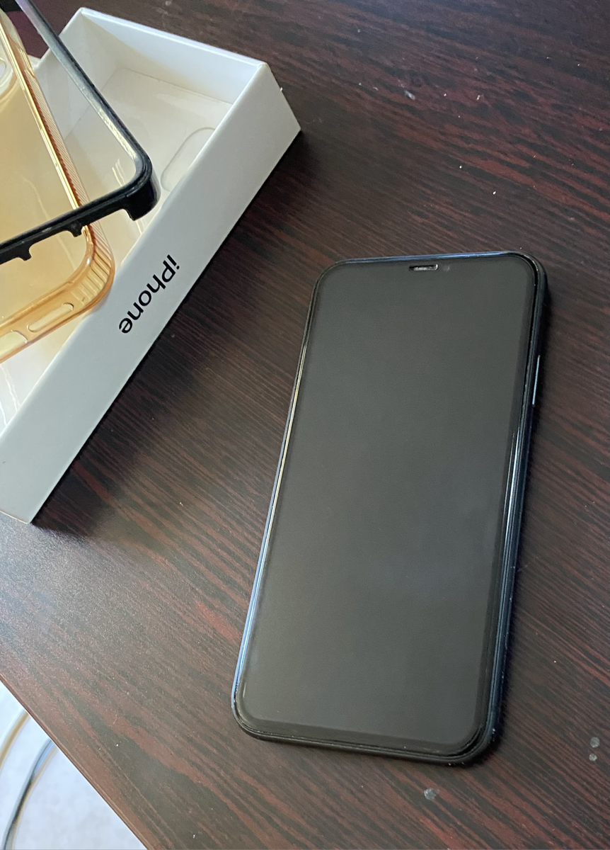 iPhone 11 64GB used - phone