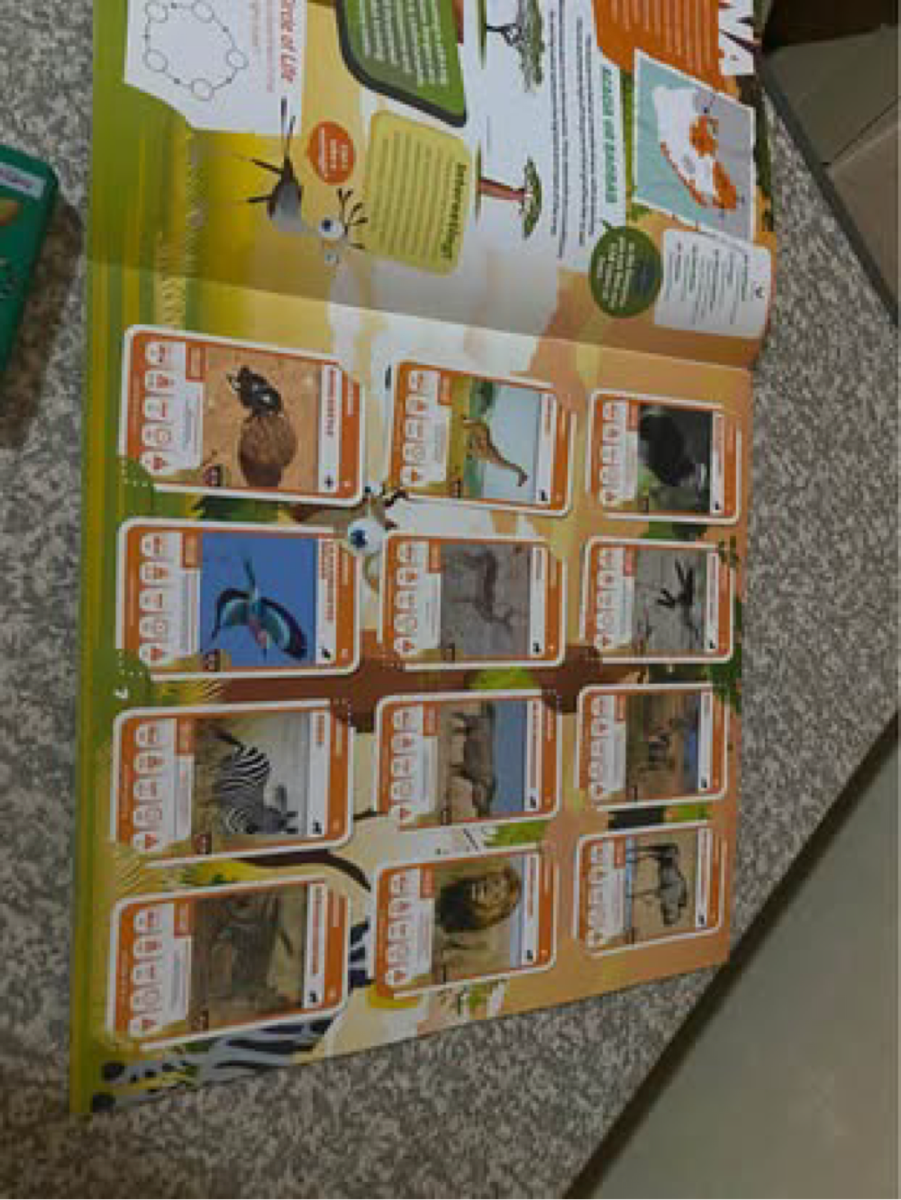 Super Animal Cards complete Album and reader with bonus extra cards