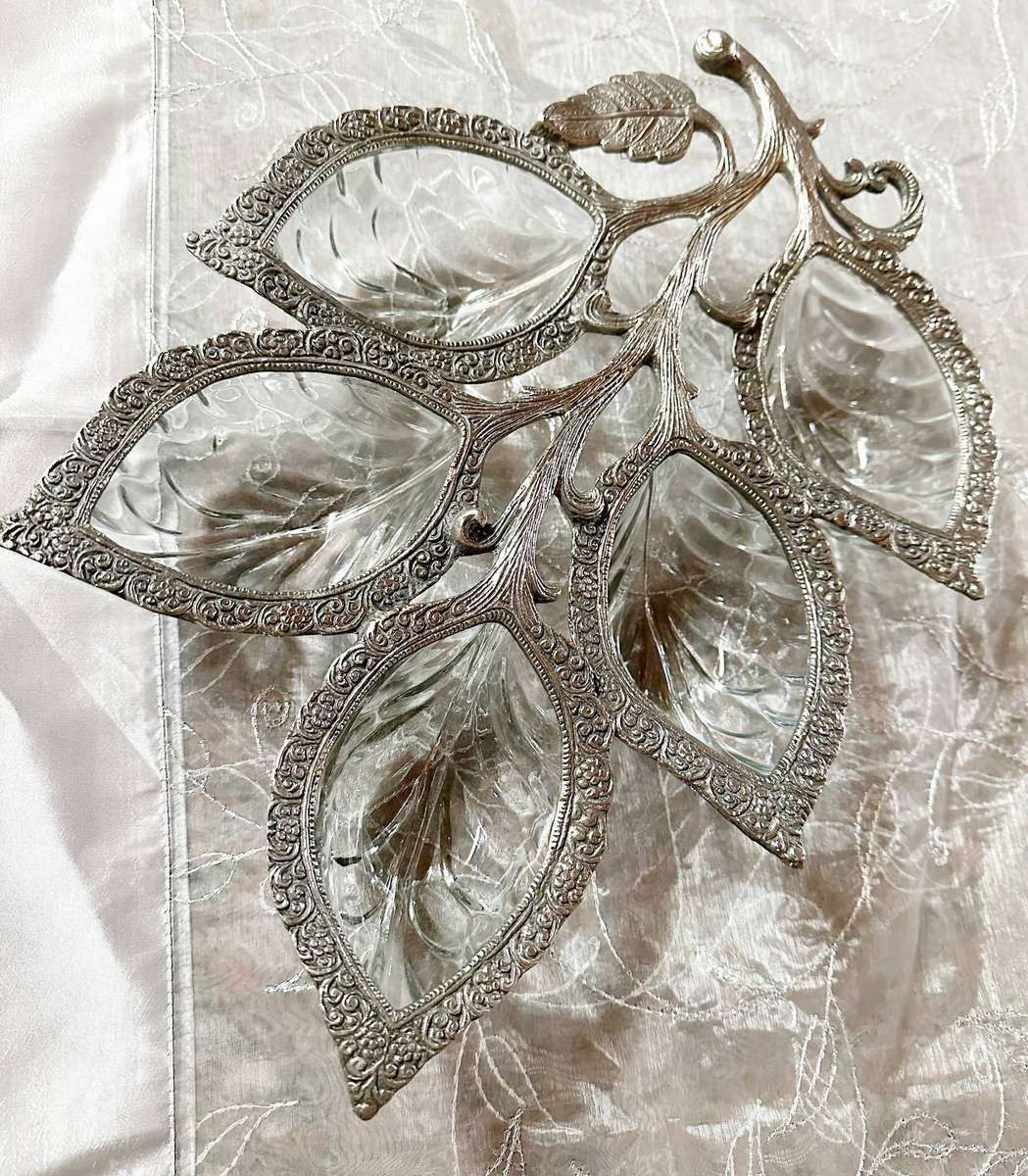 Vintage Details in Silver with 5 Glass Leaves Segmented Snack Bowl or Decorative Bowl