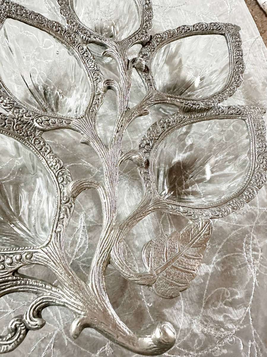 Vintage Details in Silver with 5 Glass Leaves Segmented Snack Bowl or Decorative Bowl