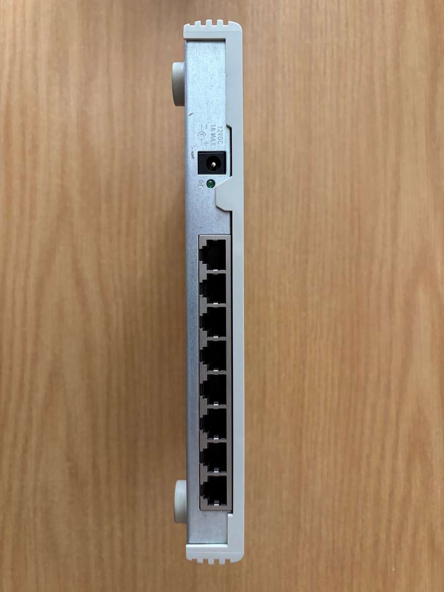 3Com - OfficeConnect Dual Speed Switch 8