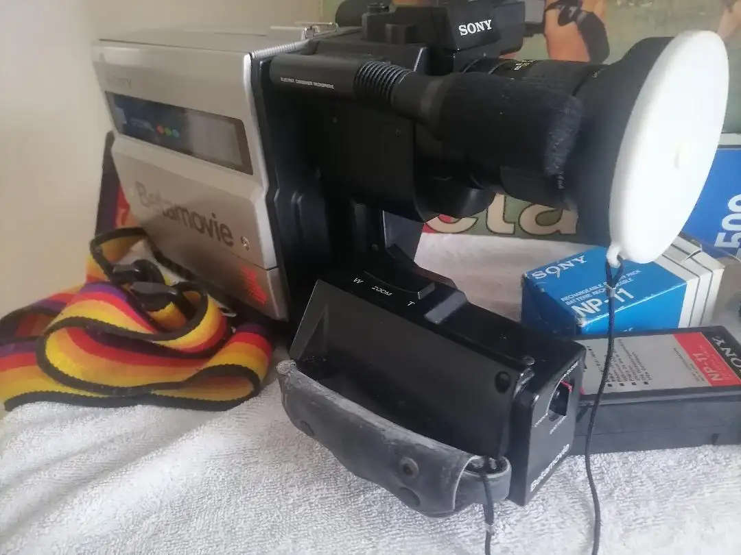 Vintage Sony Betamovie BMC-100P VIDEO CAMERA in box with batteries