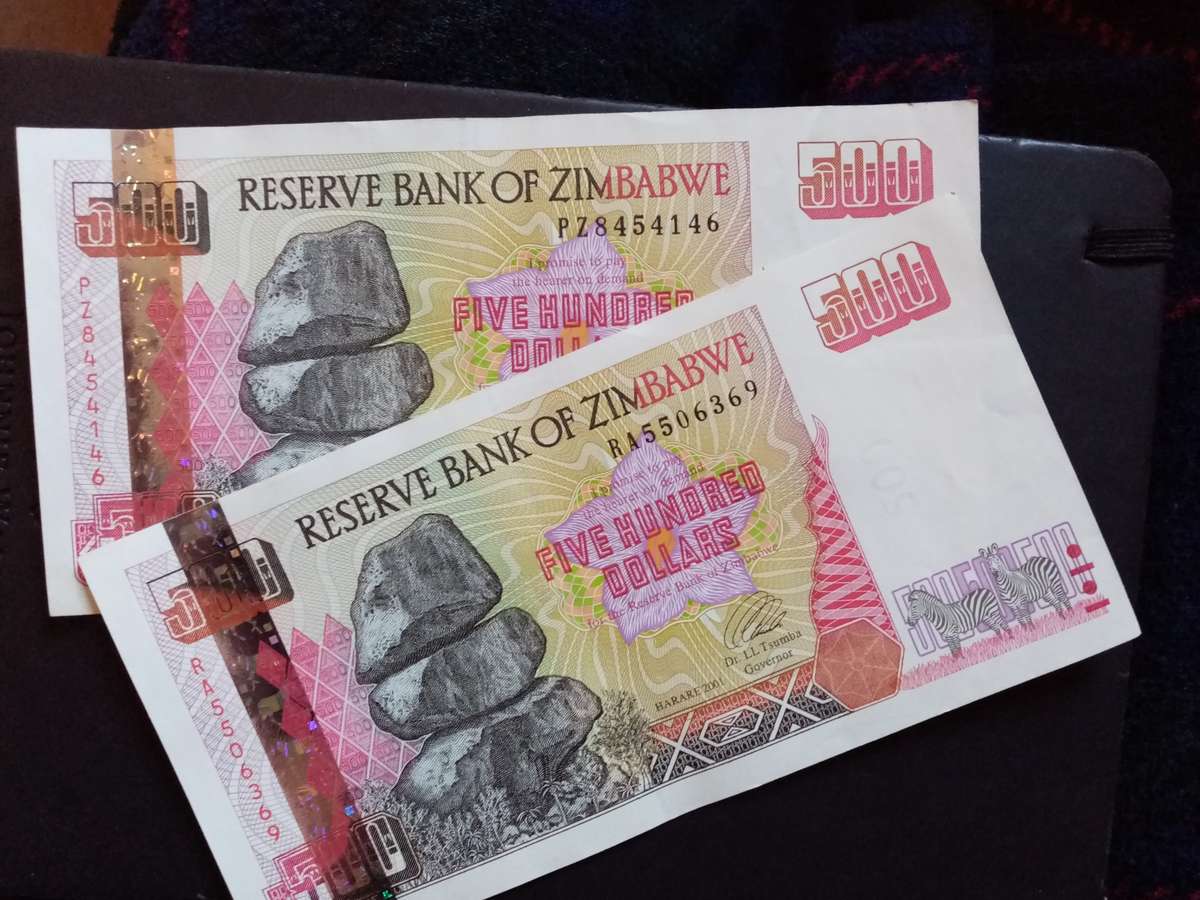 Zimbabwe $500.00 Unc 2001 Banknotes x 2
