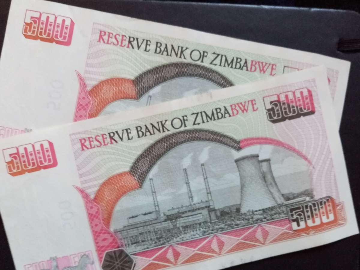 Zimbabwe $500.00 Unc 2001 Banknotes x 2