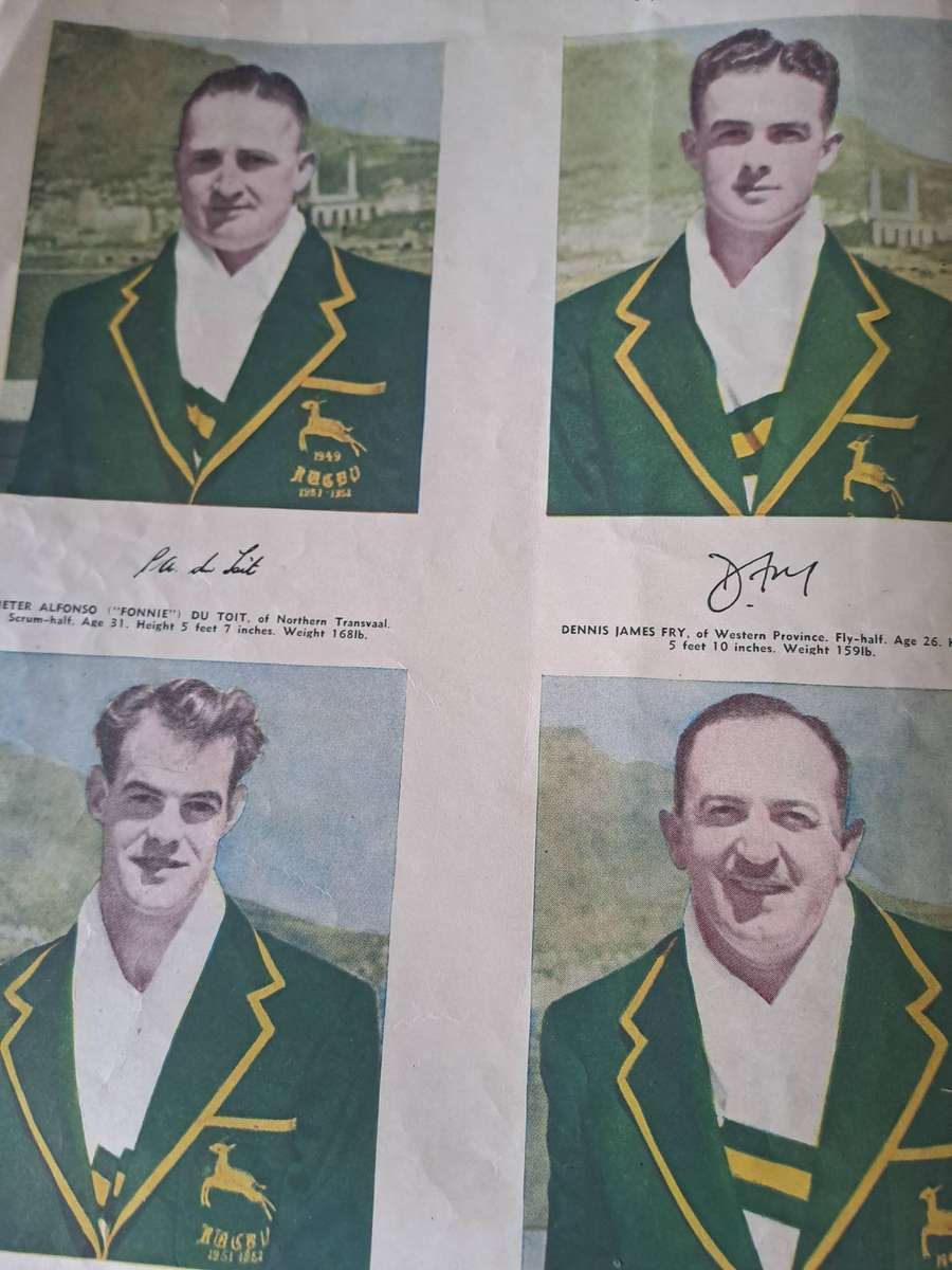 Rugby souvenir album to the Outspan 1951-52 Springboks to the UK and France 16 pp