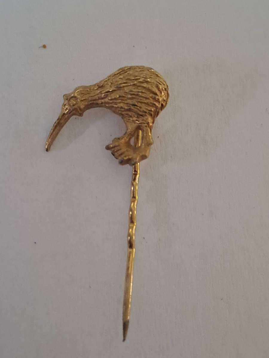 Rugby metal badge. New Zealand Kiwi